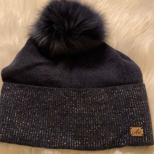 Art Collection Pom Pom beanie